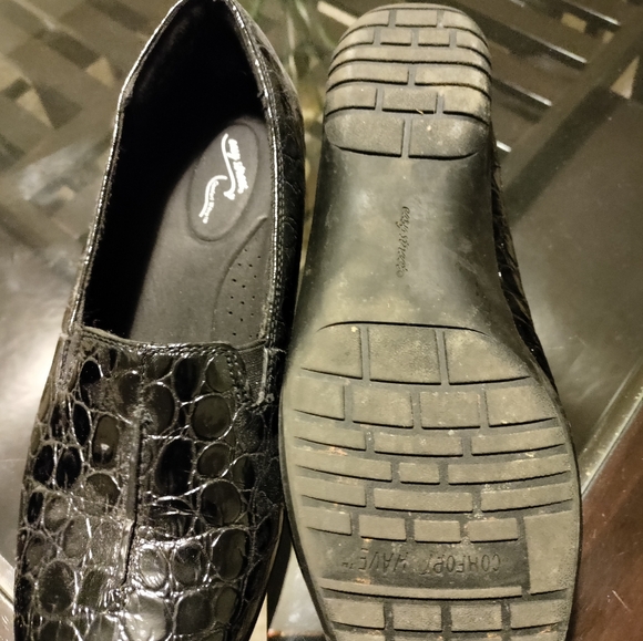 Pre-Loved pair of Black Loafers - Picture 2 of 5